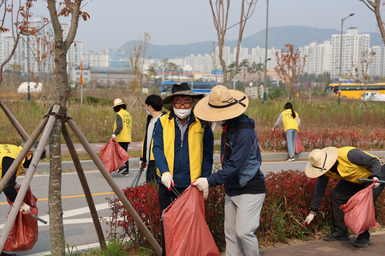 전남개발공사 임직원, 오룡지구 환경정화 활동