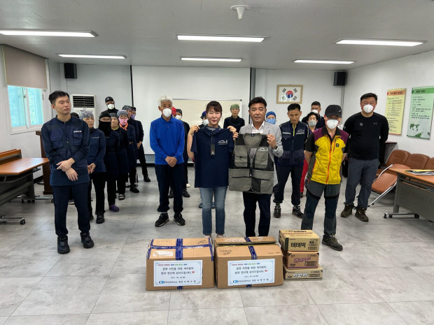 광양상공회의소, 생활폐기물 매립 현장 근무자 작업복 지원