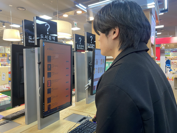 한강 노벨상 수상>“광주 출신 자랑스러워… 작품성 인정받아 뿌듯”