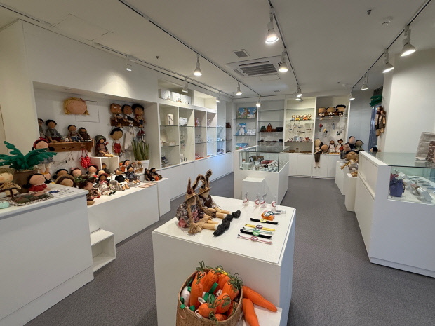 광주 금남로 지하상가 ‘우수공예품 전시판매장 새단장