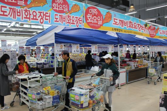 농협김해농산수물유통센터에 가면 특별한 장터가 있다?