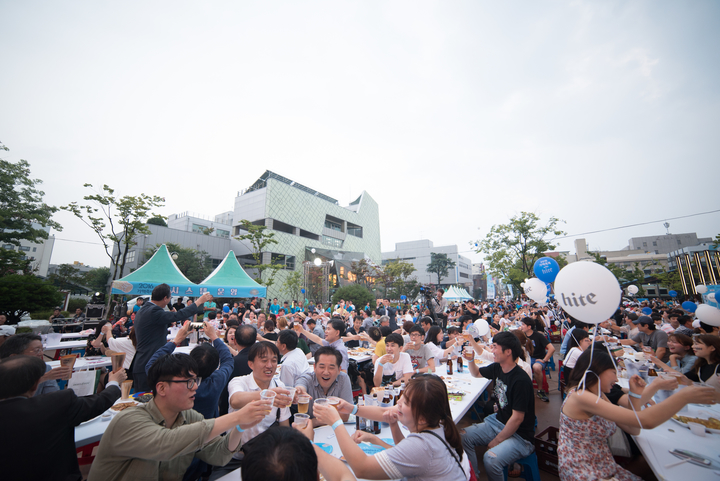 야호! 전주 가맥축제다 전북 전주만의 볼거리인 가맥축제 10일부터 시작돼