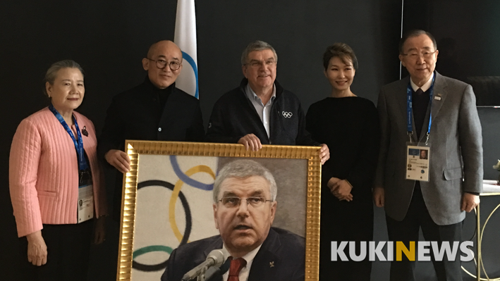 이용주 혼자수 작가, 토마스 바흐 위원장에 작품 선물