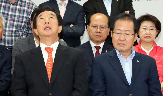 김성태-홍준표 갈 곳 잃은 시선