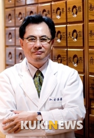 [진료실에서] 비염과 성장 치료 일거양득 효과  ‘김씨녹용성장탕’