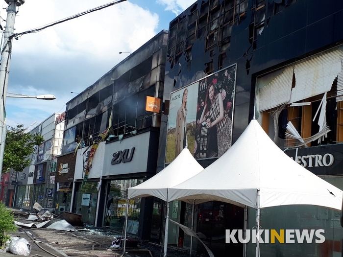 [속보]메가월드 전주점 옆 헤지스 건물 화재