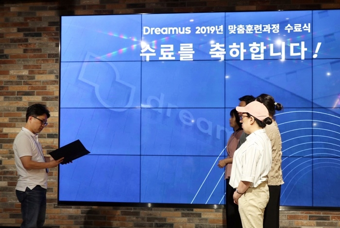 드림어스컴퍼니, 플로 직무에 장애인 직원 8인 채용