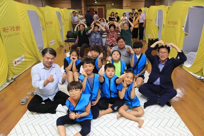 김대권 수성구청장, 어르신 야간 무더위 쉼터 방문