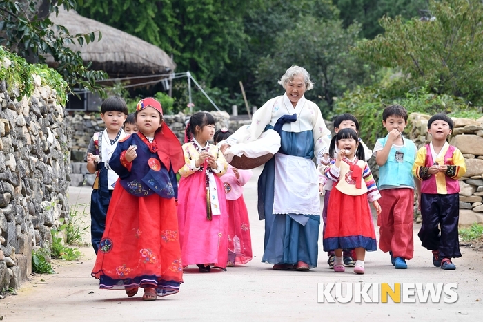 외암민속마을 “색동옷 어린이들의 즐거운 추석맞이”