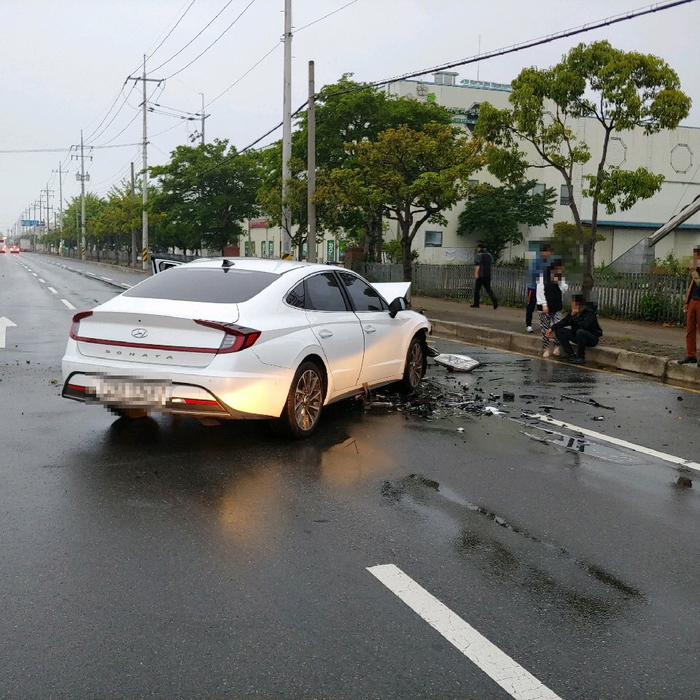 부산 강변대로서 4중 추돌사고···임신부 등 3명 부상