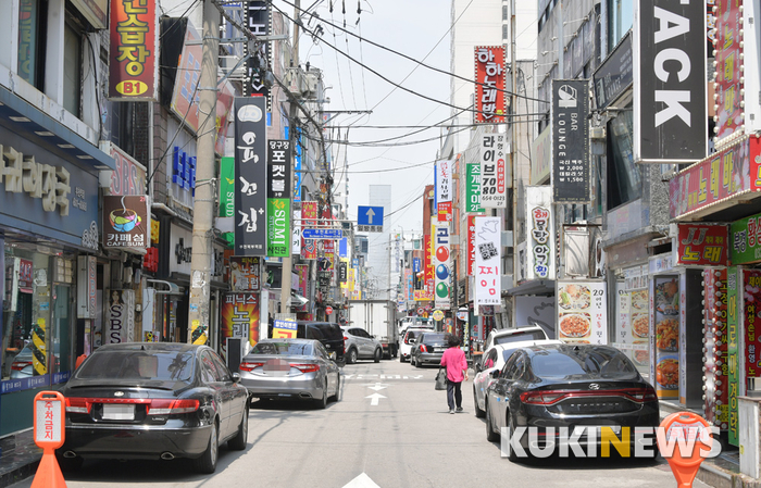 코로나19 확진자 집단 발생한 부천... 한산한 시내