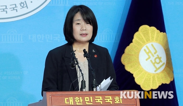 윤미향, 의혹 전면 부인… 개인계좌 활용만 ‘사과’ [전문]