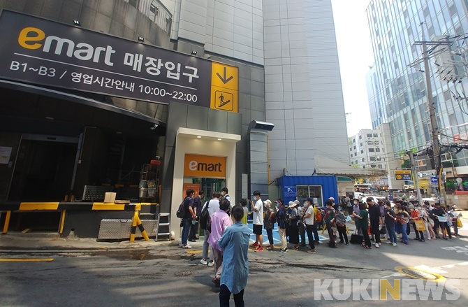 [르포] 대형마트의 편의점化? 이마트의 ‘승부수’…“신촌 2030心 저격”