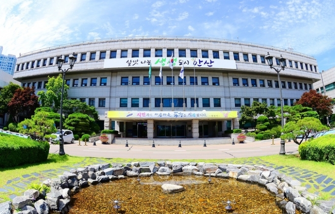 안산시, 시청에 두 번째 평화의 소녀상 제막