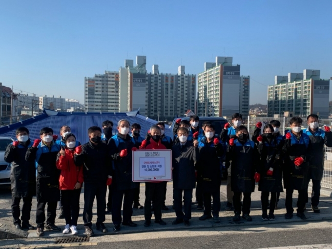 군산에 사랑의 연탄 나눔 ‘훈훈한 온정’