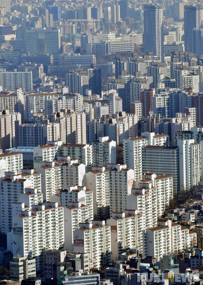 서울 집 구입 부담지수 12년만 최고치…주택 물량은 역대 최저