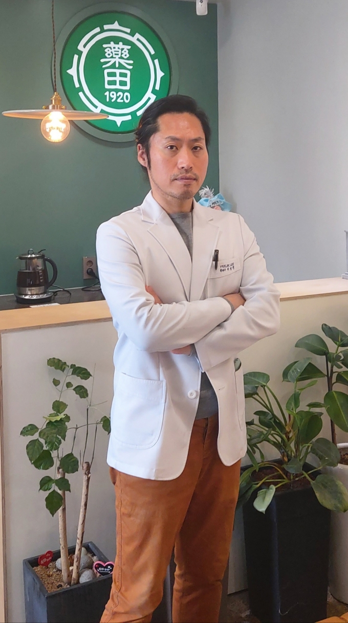 100년 가업 잇는 이상헌 포항 약전한의원장