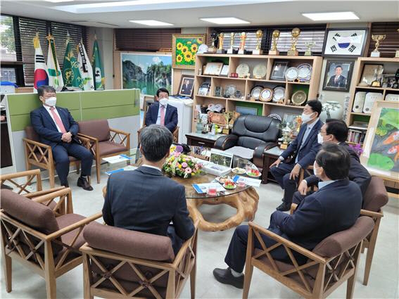 최창호 산림조합중앙회장, 포천시산림조합 격려 방문