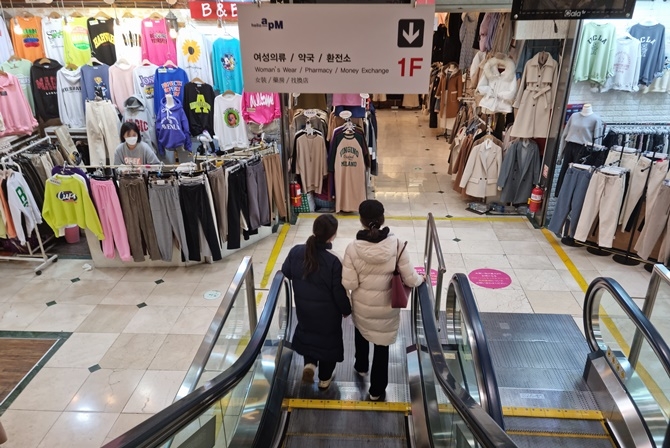 “새해 기대 접었다”…의류메카 동대문에 부는 찬바람 [가봤더니]