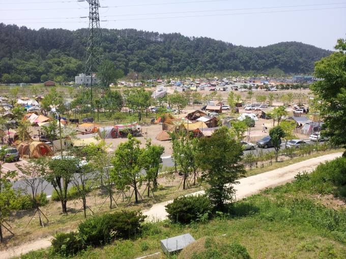 완주 무궁화 축제장에 전국 카라반 캠핑족 총출동