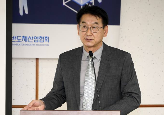 “K반도체 시급 과제는 시스템반도체 투자와 인력양성 세분화”