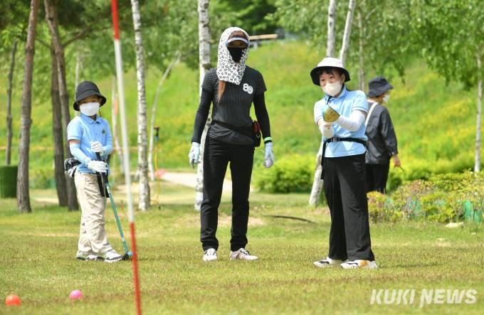 접경지역 어린이들 파크골프 재미 만끽… 화천군, 아카데미 운영