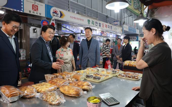 박성효 소진공 이사장, 대전 중리시장서 상인 격려