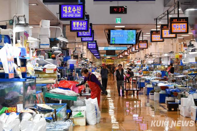 “방류와는 별 상관없네요” 노량진수산시장 새벽 경매 현장 [가봤더니]