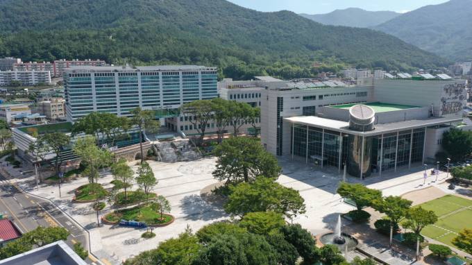 해남군, 외국인 계절근로자 사업 잠정 중단