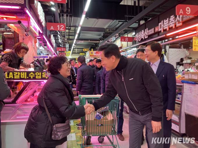 설맞이 가락시장 찾은 오세훈 “전통시장 활기 띠도록 최선”
