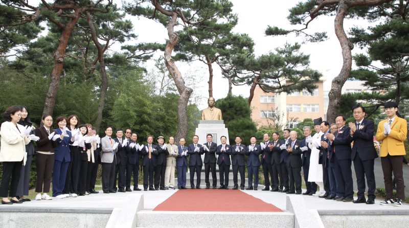 서대전여고, 개교40주년 기념 설립자 박병배 선생 동상 제막