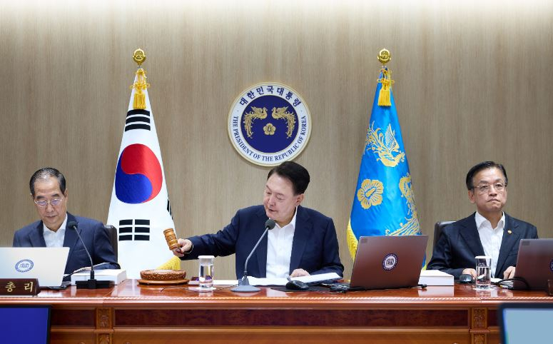尹대통령, 국무회의 안건 21건 처리…대통령 권한 행사