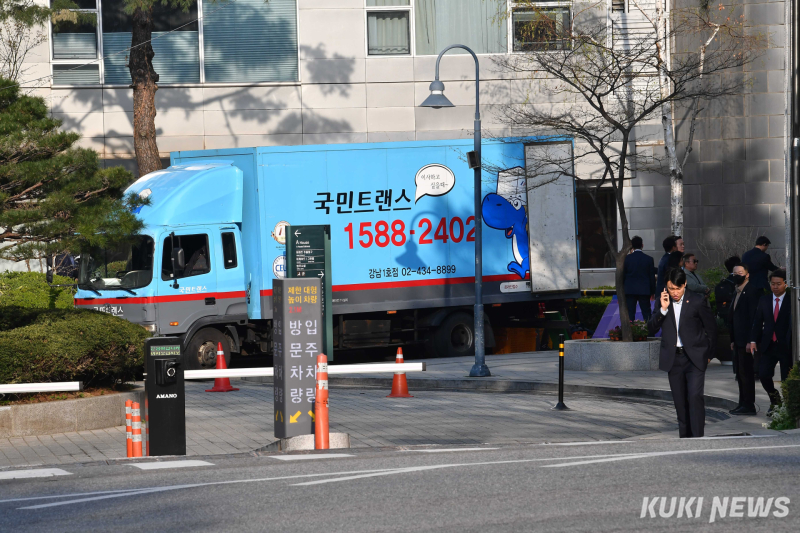 윤석열‚ 한남동 관저 떠나 ‘서초동 사저’ 복귀