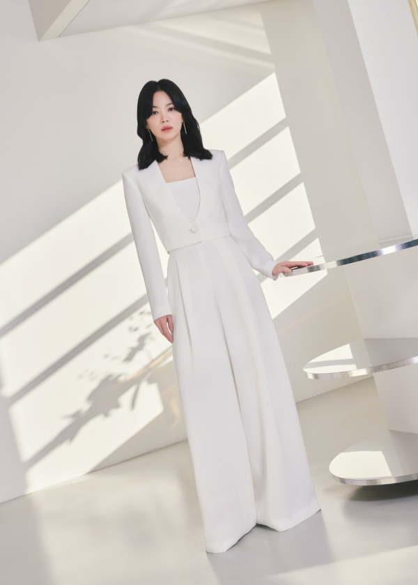 미샤,  뮤즈 송혜교의 화사하고 우아한 봄 스타일링