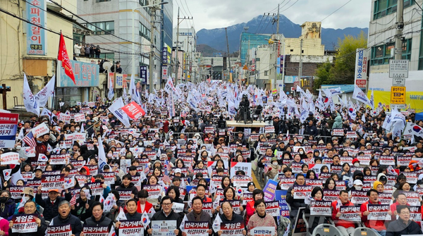국가비상기도회 참석한 전한길의 노빠꾸 더불어민주당 저격 발언: 이젠 정말 갈 때까지 갔다