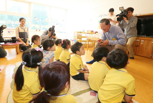[대한민국이 좋다] 전경련 임직원, 전국 보듬이나눔이어린이집 봉사활동