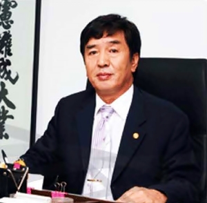 [인터뷰] 불황을 돌파하는 모험가적 기업, 제이피에스코스메틱 대표와 만나다
