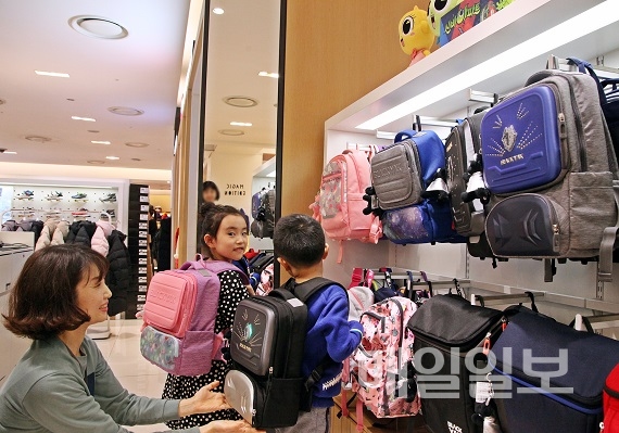 [포토뉴스] 신세계센텀시티 신학기 제 책가방 어때요?