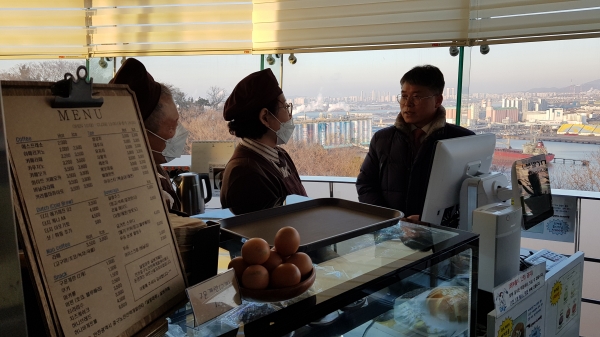 홍인성 인천 중구청장, 월미전망대 달빛마루 실버카페 찾아 신종 코로나바이러스 현장점검