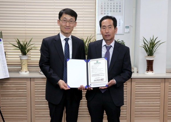 [포토뉴스] 국립농산물품질관리원, 양구시래기생산자연합회영농조합에 지리적표시등록증 전달