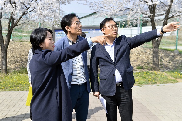 세종시의회 산업건설위원회, 가축분뇨공공처리시설 방문