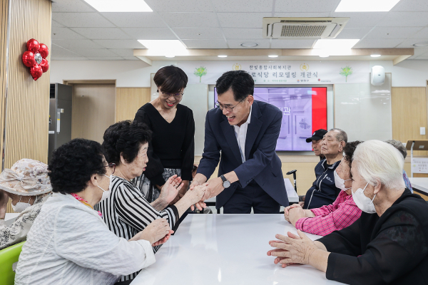 [양천구 포토] 이기재 양천구청장, 미리내경로식당 리모델링 개관식 참석