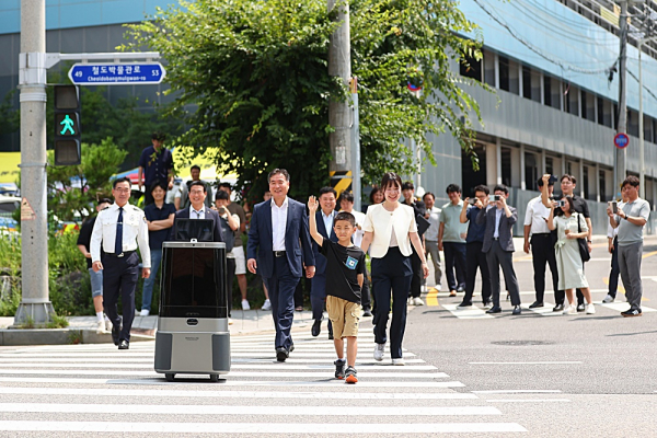 의왕시, 국내 최초 실외이동로봇과 신호체계 연동