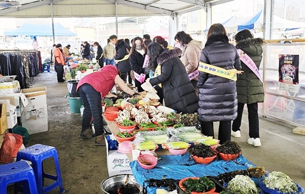 경북교육청연수원, 장천시장에 전통시장 장보기 앞장
