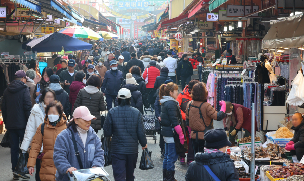 [기획] 낙수효과는 없었다…전통시장 사라지고 식자재 마트만 키웠다