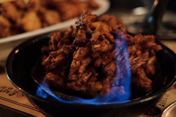 [탐방] 불붙은 닭발로 인기몰이 중인 유성닭발