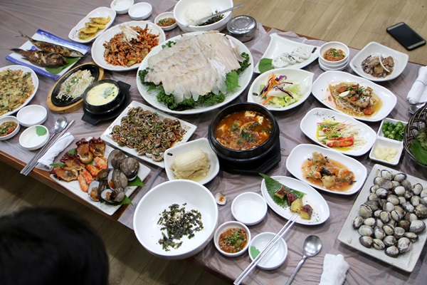 백종원의3대천왕 회와 꼬막을 동시에 즐길수 있는 부산 덕천 맛집 이박사 횟집