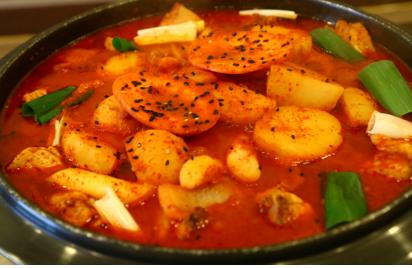 닭도리탕이라는 단일메뉴로 전국의 미식가들의 입맛을 사로잡은 안산 맛집 조순금닭도리탕!