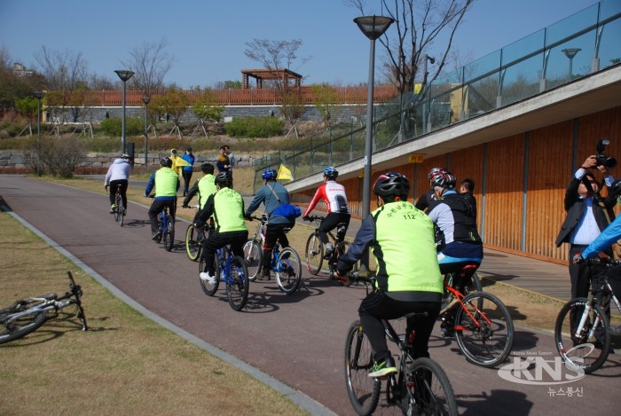 광교호수공원 시민안전 책임진다...자전거 순찰대 운영