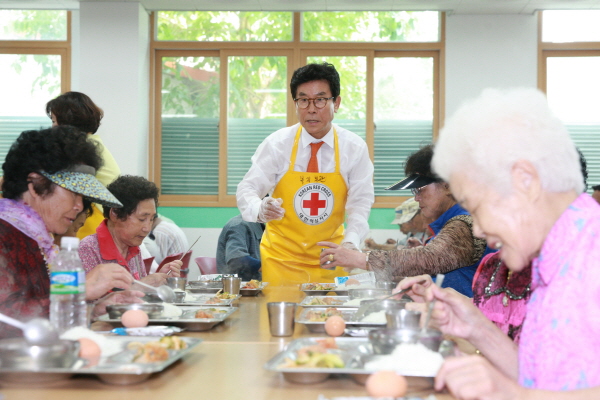 송도근 사천시장, 취임 3주년 맞아 무료급식봉사 실시